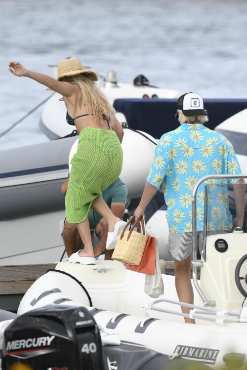 293782051 millie bobby brown jason 2022 07 08 47