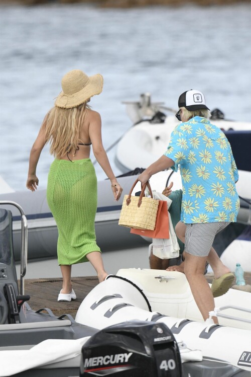 293782132 millie bobby brown jason 2022 07 08 48