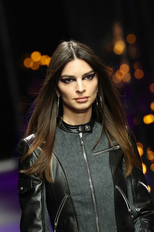 2ACF4401 1442 4370 9AAC 38072E638418