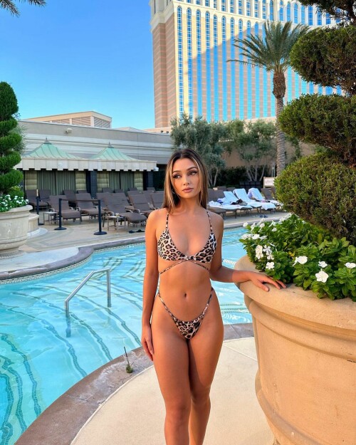 2E0D7666 F0A0 4C51 B821 2BA8A559F398