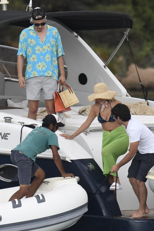 2F1FC803 7F66 44C3 80F8 D4F9B7F4D944