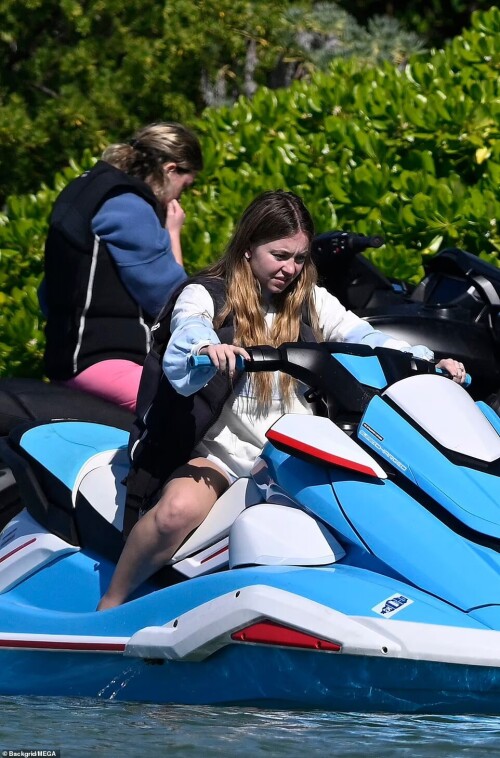 2Mr3YmTr2nE19c8819e04702588