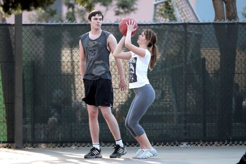 3 f6MOyBRd8bc9c6a235519fe