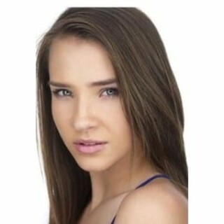 300full-ana-valentine-walczak_2