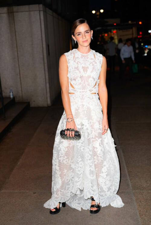 306088879 1424119528