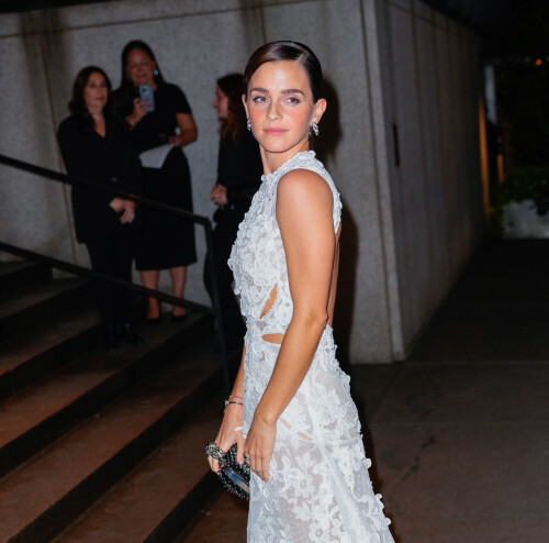 306088895 1424119592