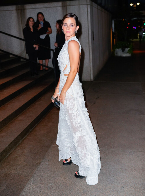 306088896 1424119593