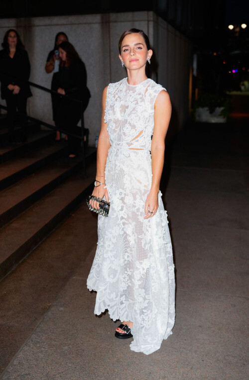 306088899 1424119601