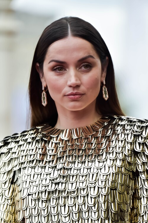 308012310 ana de armas 14