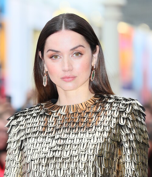 308012471 ana de armas 25