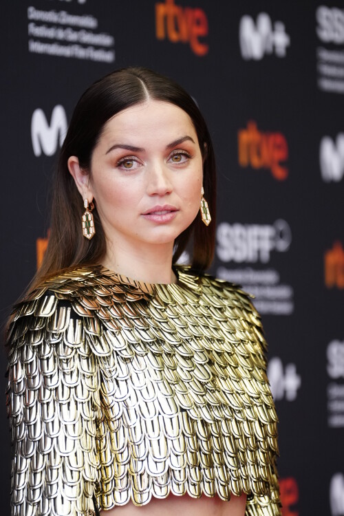 308012541 ana de armas 30