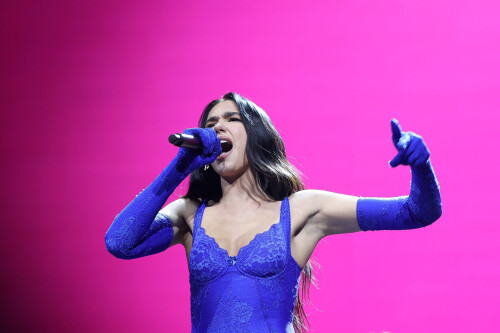 316303900 dua lipa 34f27000f342ab2b5a
