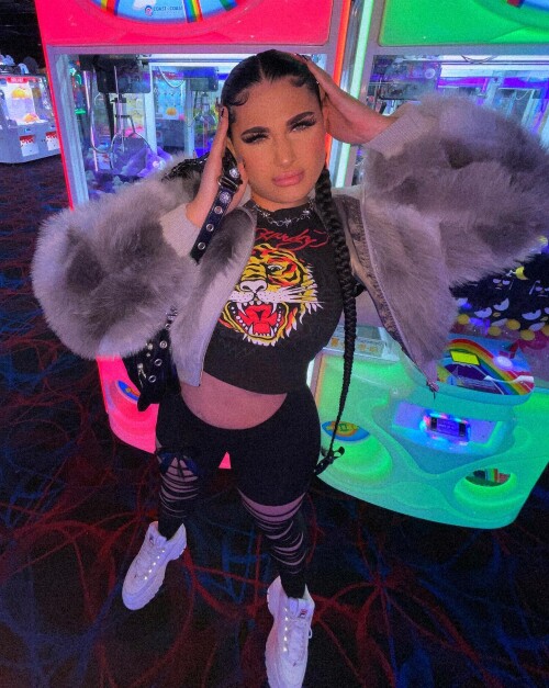 3272396512868014817 490564954d935676858cf7bc