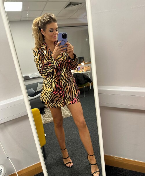 329166566 586333642961214 8594560303328779329 n555d3dcdb01d12f6