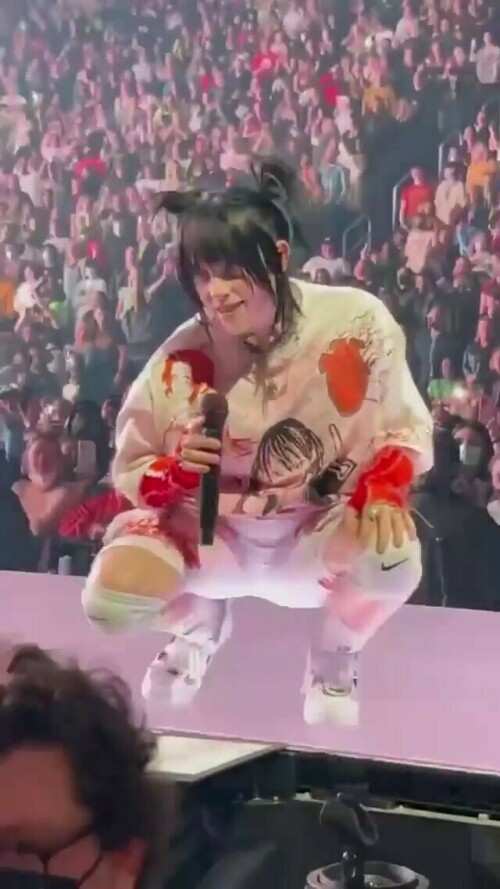 32EE8C4B A853 441A B0C8 DB7B6C2EF69A