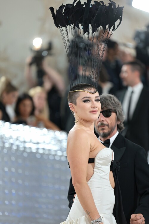 350425706 florence pugh 122aa 3