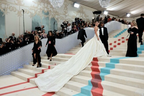 350425718 florence pugh 122aa 6