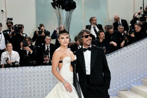 350425723 florence pugh 122aa 8