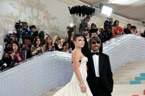 350425725 florence pugh 122aa 9