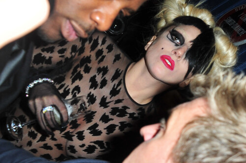 37193_celebrity_paradise_com_TheElder_LadyGaGa43_122_255lo472c0cdb59e8b2f2.jpeg