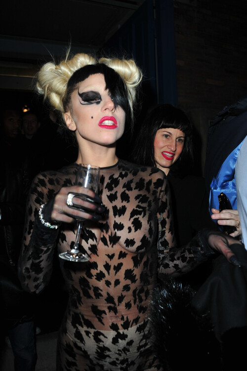 37200_celebrity_paradise_com_TheElder_LadyGaGa48_122_502lob79378399bc3935b.jpeg