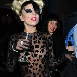 37200_celebrity_paradise_com_TheElder_LadyGaGa48_122_502lob79378399bc3935b