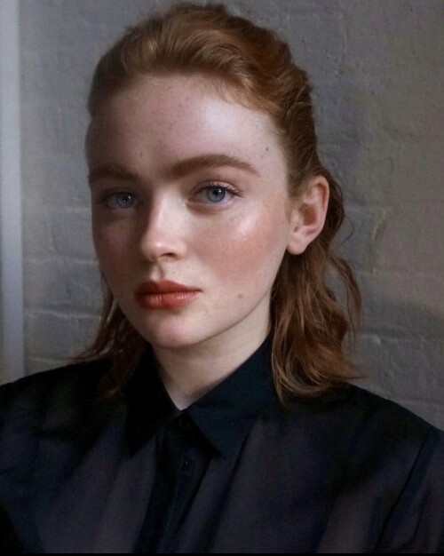 379016949 sadie sink jcrew 018c52b72071cf6b79