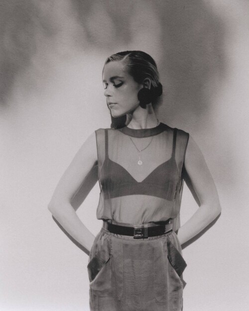 382133226 kiernan shipka 263c9c357239fdd3403d