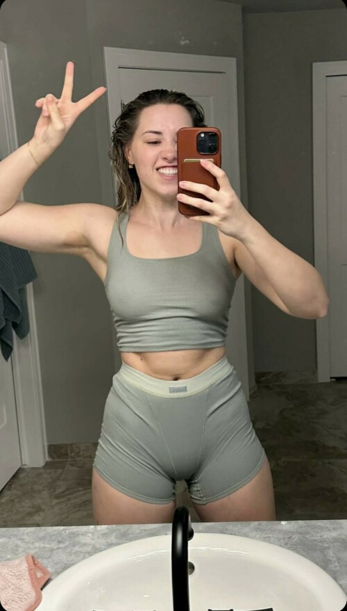 38245AC7 320A 4049 83C2 D457E513C6FC