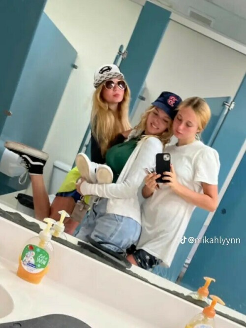 3EDE8ECD 8400 42F8 B044 0ACF27CADC7B