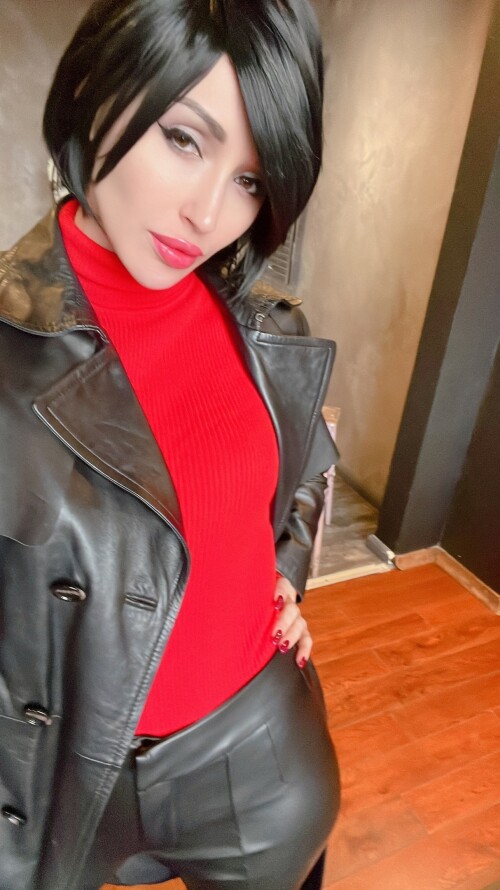 4 Ada Wong Selfie