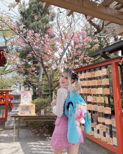 43769001 D5D7 482E 92E4 0DBDE945DD30