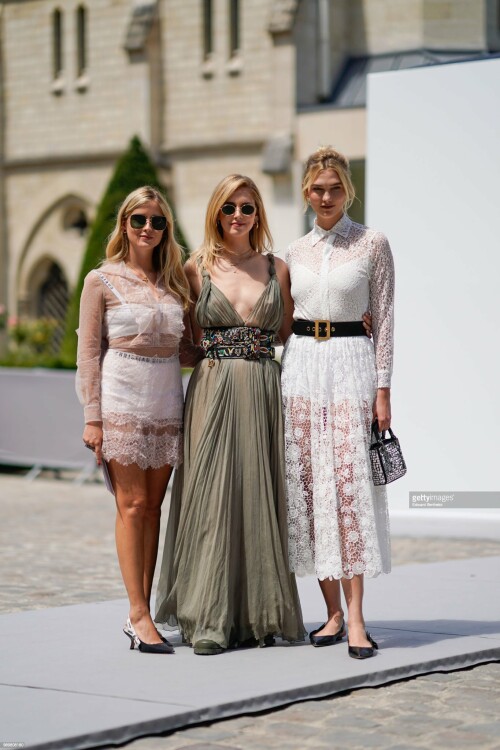 PARIS, FRANCE - JULY 02:  Valentina Ferragni, Chiara Ferragni, and Karlie Kloss, outside the Dior show, during Paris Fashion Week Haute Couture Fall Winter 2018/2019, on July 2, 2018 in Paris, France.  (Photo by Edward Berthelot/Getty Images)