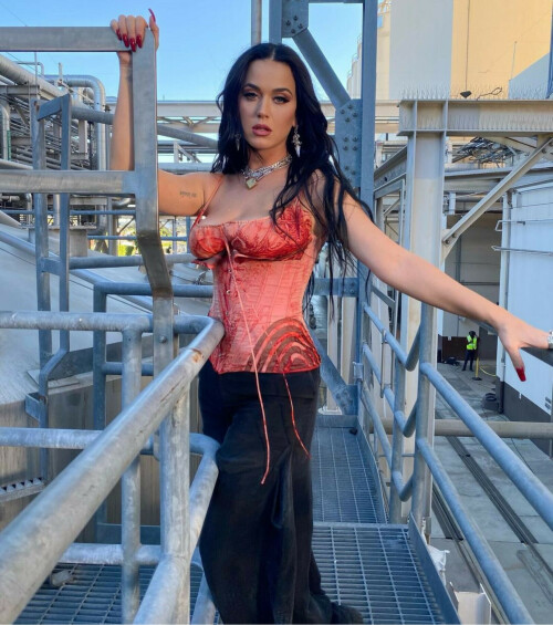 46CE8BBC 48BF 49FB 95B0 FDD4C21E700F