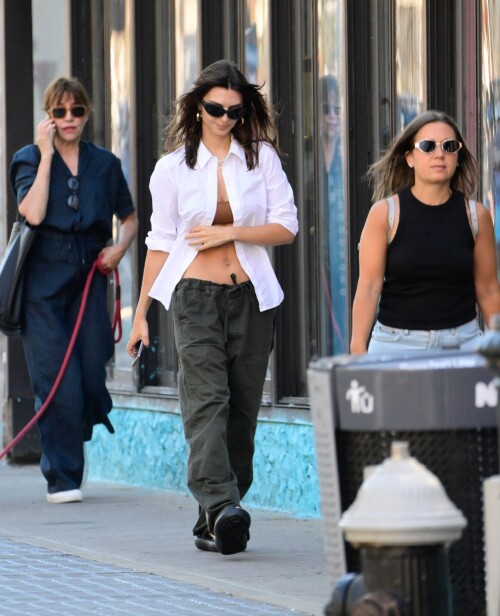 483722826 emily ratajkowski 170c229103b7f1480d