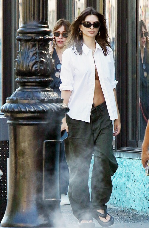 483723358 emily ratajkowski 321ec8406a9682eb5d