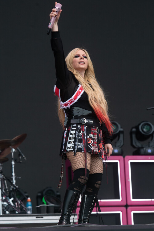 483762311 avril lavigne 2354156ecdff2a6d3