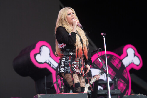 483762389 avril lavigne 5713696afa5b8e091