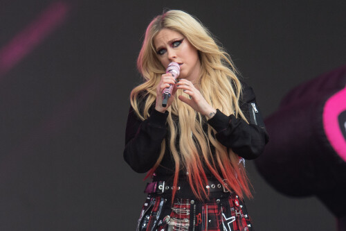 483762465 avril lavigne 7fd66fbc79f76de15