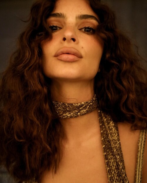 483774482 emily ratajkowski 4aaaf853a7fcd5724