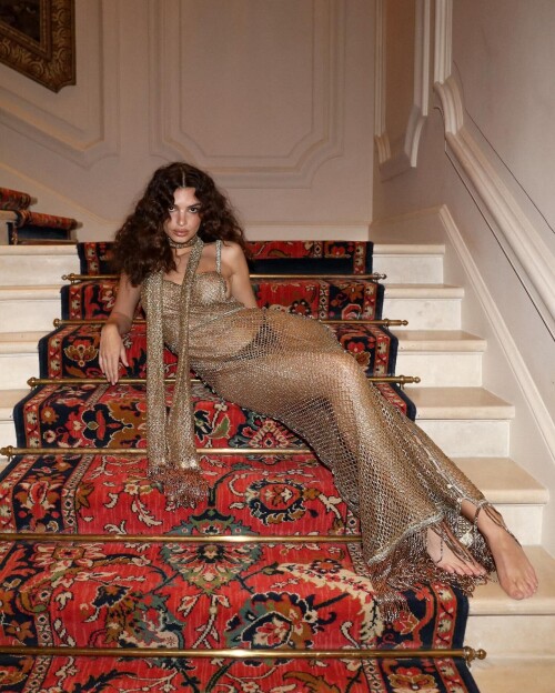 483774497 emily ratajkowski 627a6cf8b72860035