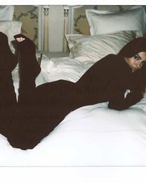 483774637 emily ratajkowski 221c83eae9ee2cd84e