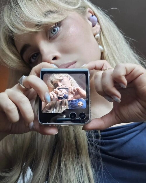 483777301 sabrina carpenter 2e5769351c414bf5e