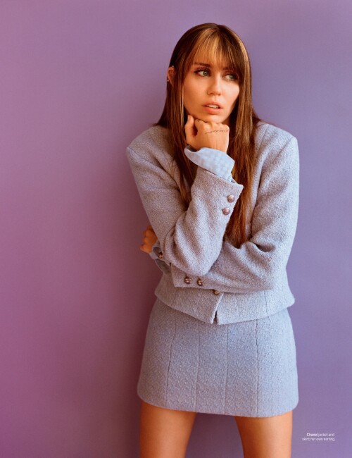 483780348 miley cyrus 977d18f51f164ae0e