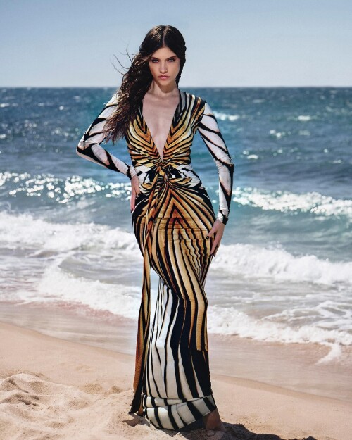 484076940 barbara palvin 3d7e207a43d574a6f