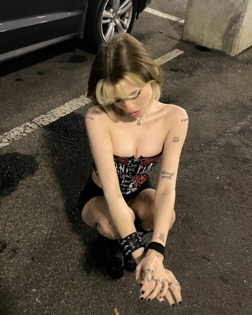 48433048 0C32 4137 A5B8 6E6DFBADE845