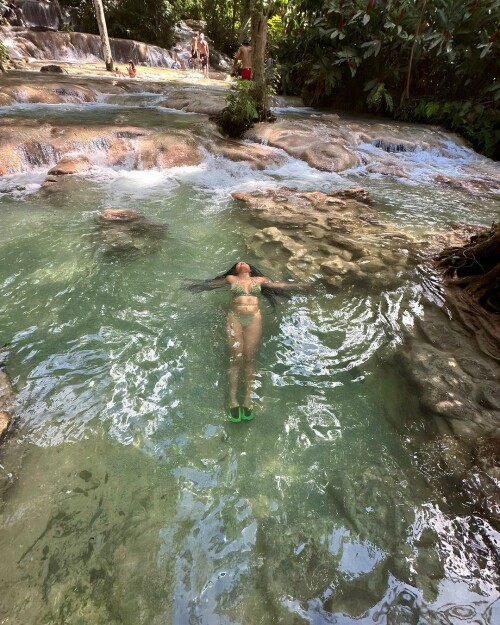 48E222FB A16A 4070 97AD 35DCAA1D0DA2