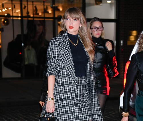 11/19/2024 PREMIUM EXCLUSIVE: Taylor Swift is spotted heading out on the town in New York City. The pop star carried a Fendi bag and wore a plaid trench coat, matching skirt, black sweater, Louis Vuitton Tambour watch, and Gucci horsebit platform slingback loafers.**VIDEO AVAILABLE**sales@theimagedirect.com Please byline:TheImageDirect.com*EXCLUSIVE PLEASE EMAIL sales@theimagedirect.com FOR FEES BEFORE USE