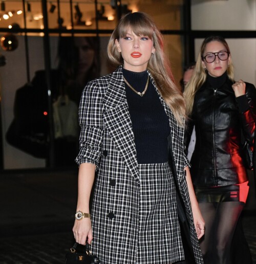 11/19/2024 PREMIUM EXCLUSIVE: Taylor Swift is spotted heading out on the town in New York City. The pop star carried a Fendi bag and wore a plaid trench coat, matching skirt, black sweater, Louis Vuitton Tambour watch, and Gucci horsebit platform slingback loafers.**VIDEO AVAILABLE**sales@theimagedirect.com Please byline:TheImageDirect.com*EXCLUSIVE PLEASE EMAIL sales@theimagedirect.com FOR FEES BEFORE USE