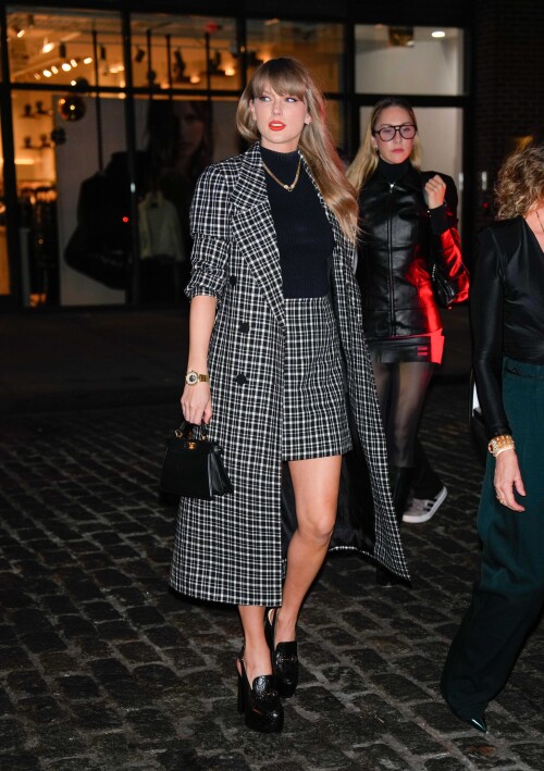 11/19/2024 PREMIUM EXCLUSIVE: Taylor Swift is spotted heading out on the town in New York City. The pop star carried a Fendi bag and wore a plaid trench coat, matching skirt, black sweater, Louis Vuitton Tambour watch, and Gucci horsebit platform slingback loafers.**VIDEO AVAILABLE**sales@theimagedirect.com Please byline:TheImageDirect.com*EXCLUSIVE PLEASE EMAIL sales@theimagedirect.com FOR FEES BEFORE USE